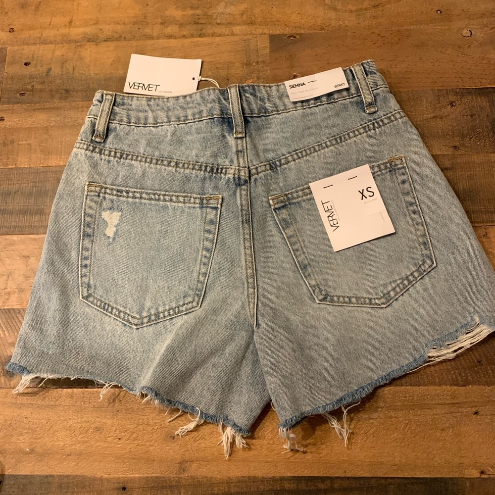 NWT! High waisted denim shorts - Picture 2 of 2